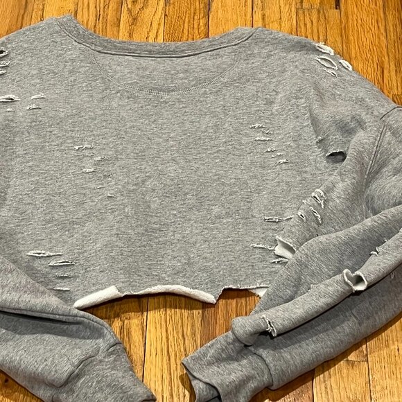 Lea &Viola Crop Sweatshirt Size Medium - Picture 2 of 3